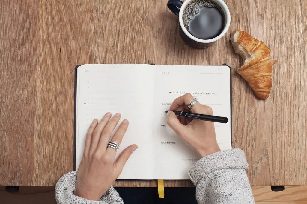 Person who plans his post-holiday routine on an agenda.